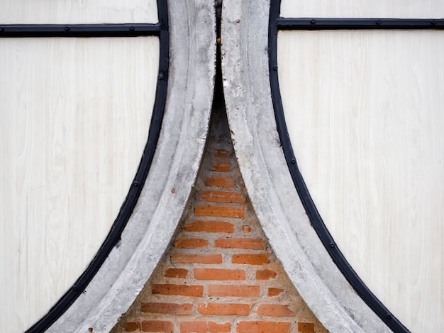 A split-level image showing a traditional, poorly insulated wall section on the left, contrasted with a modern, well-insulated wall section on the right, highlighting the difference in energy efficiency.